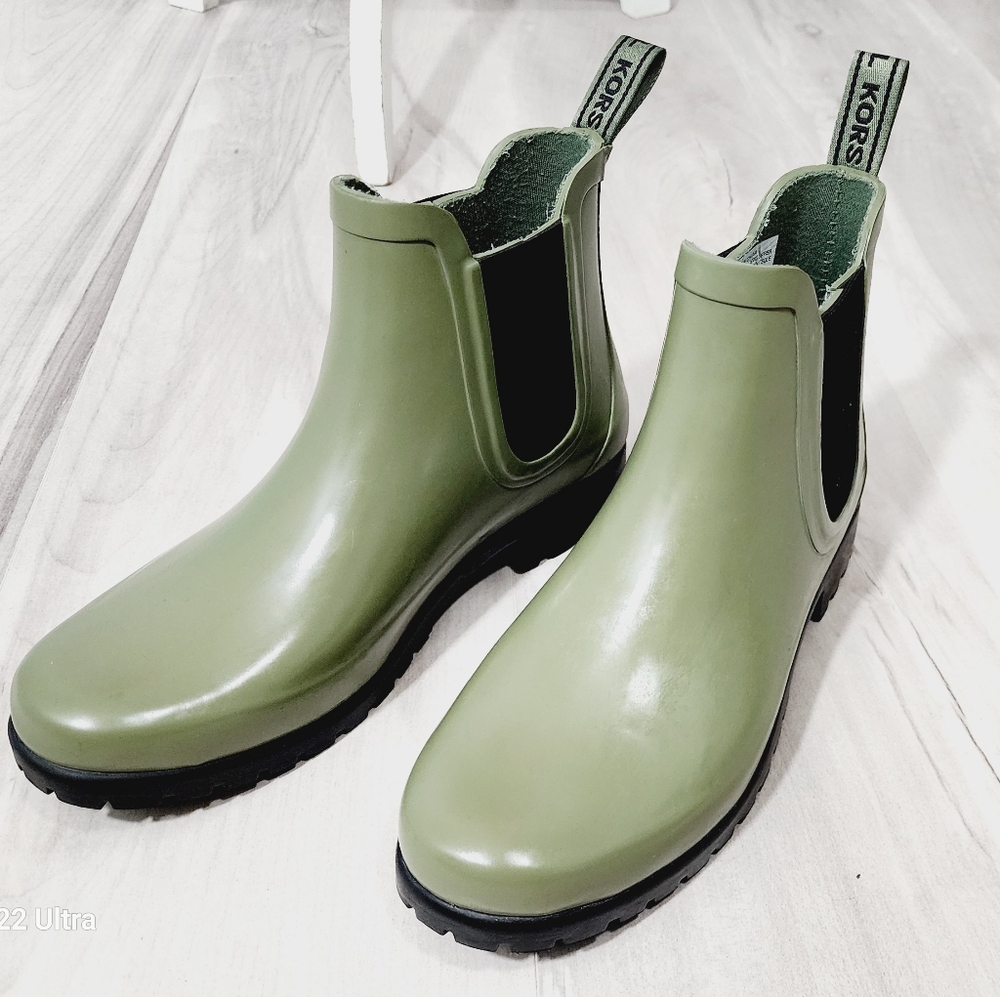 Michael Kors Women Green Olive Tillie Rubber Rain Chelsea Ankle Boots Size 8